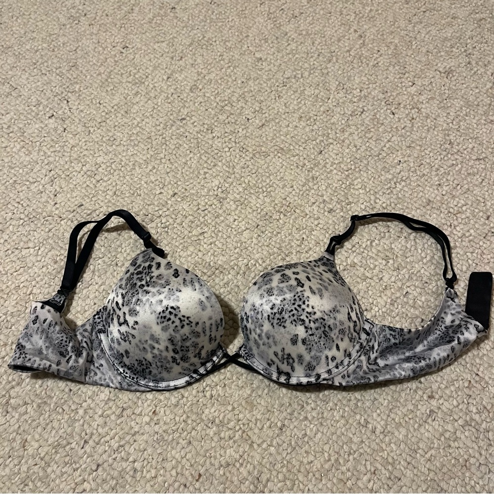 Victoria’s Secret bombshell bra
